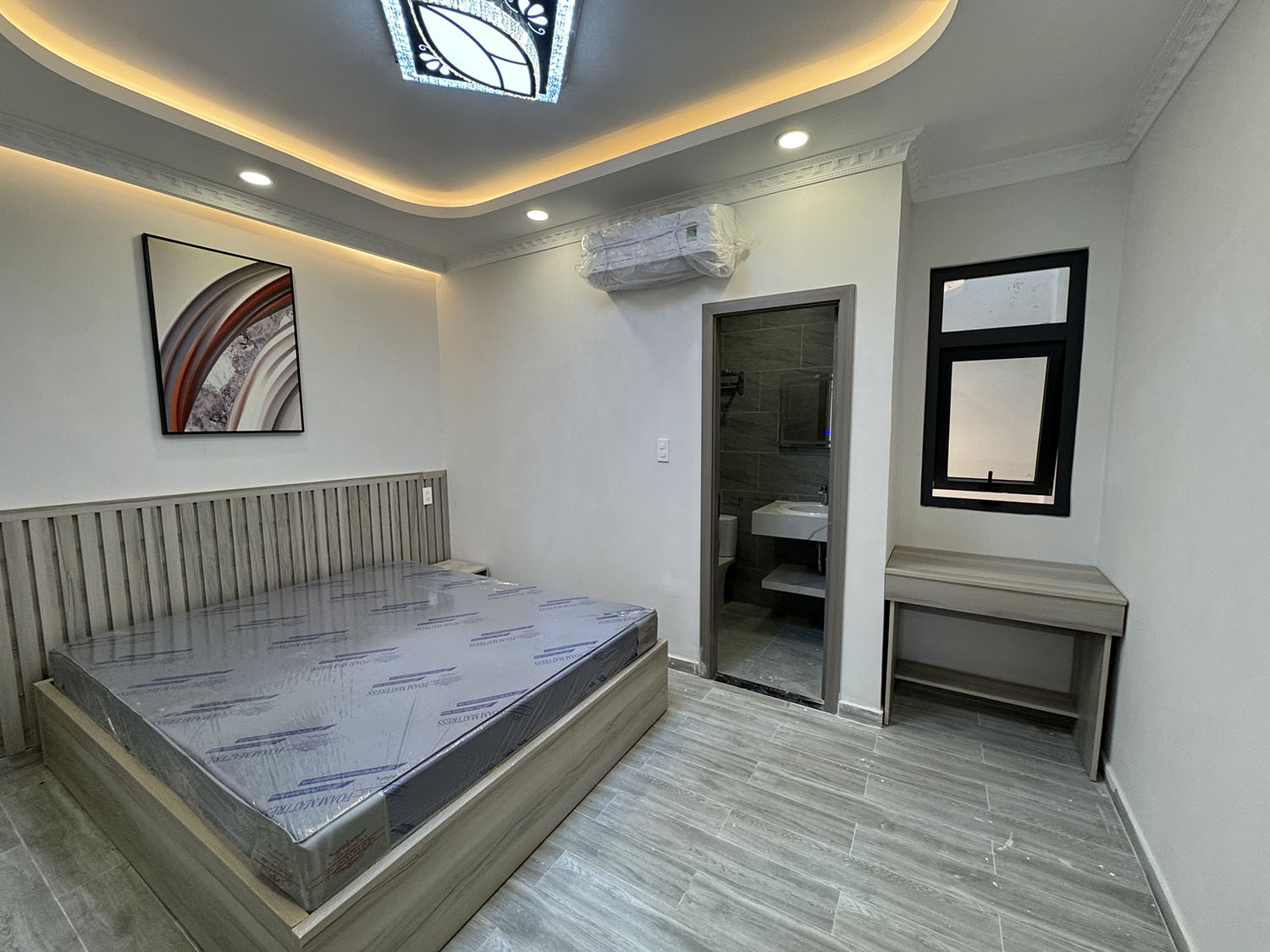 Nhà phố mới 100%, DTKV: 4mx12,5m, vuông, 4 tầng, full nội thất, hẻm xe hơi khu Vip NGUYỄN VĂN TRỖI